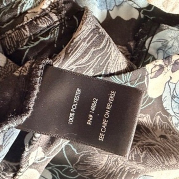 Torrid Blouse Size 1 (14-16) Black and Blue Skull Top - Picture 7 of 9